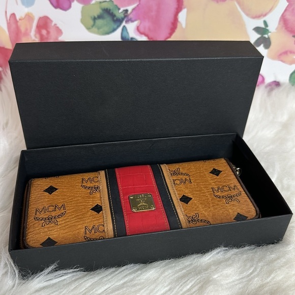 💯Authentic MCM long Wallet 🍀 - Picture 13 of 13